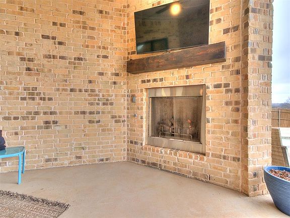 4th image of 321 S Maybury Dr