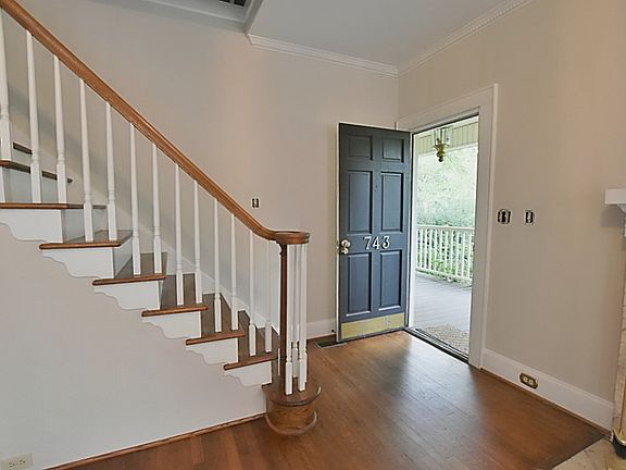 4th image of 743 Myrtle Dr