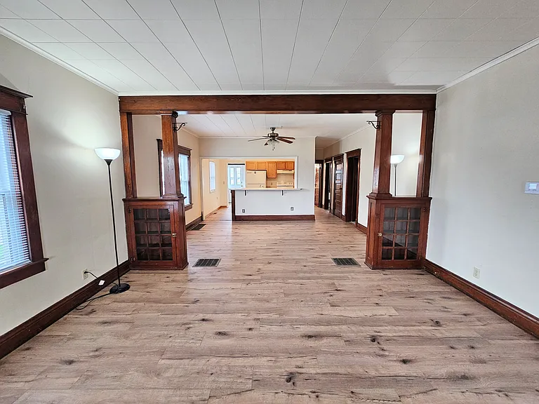 404 W Market St — Photo 4
