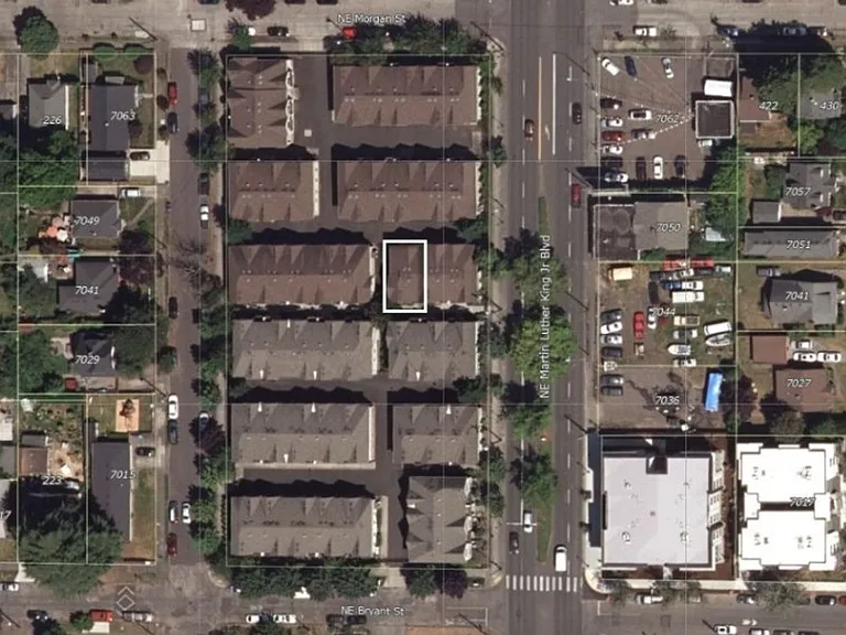 322 NE Morgan St — Photo 3