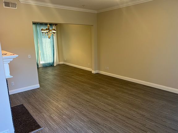 5th image of 448 S Oak Knoll Ave Unit 3