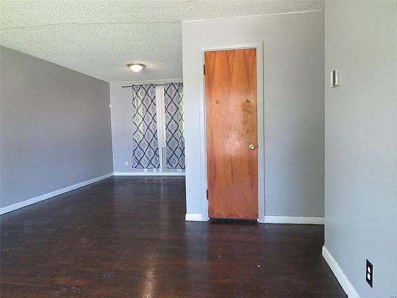 2nd image of 904 Teurville Dr