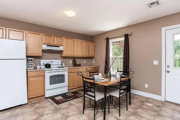 261 Aaron Ln — Photo 8