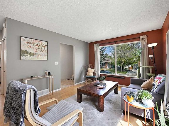 5th image of 160 E Strathcona Close SW