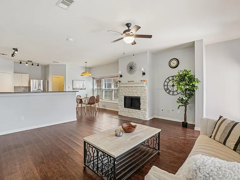 5825 Shetland Cir — Photo 4