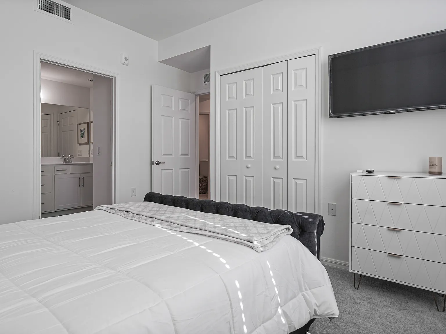 3 bed, 1301 sqft, $4,500 — Photo 2