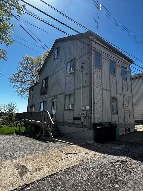 107 Shoup St photo 1