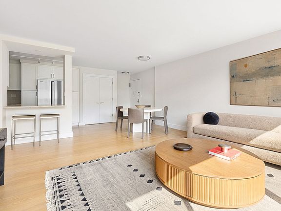 4th image of 555 Main St #805