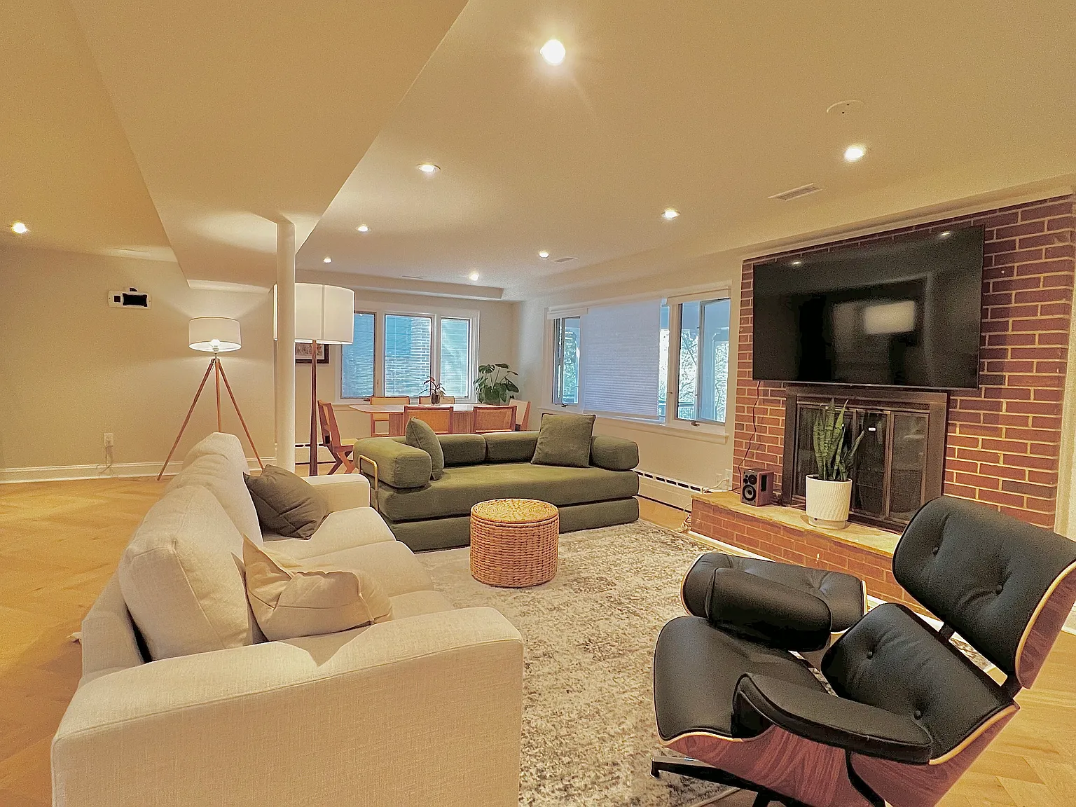 2 bed, 1200 sqft, $5,890 — Photo 3