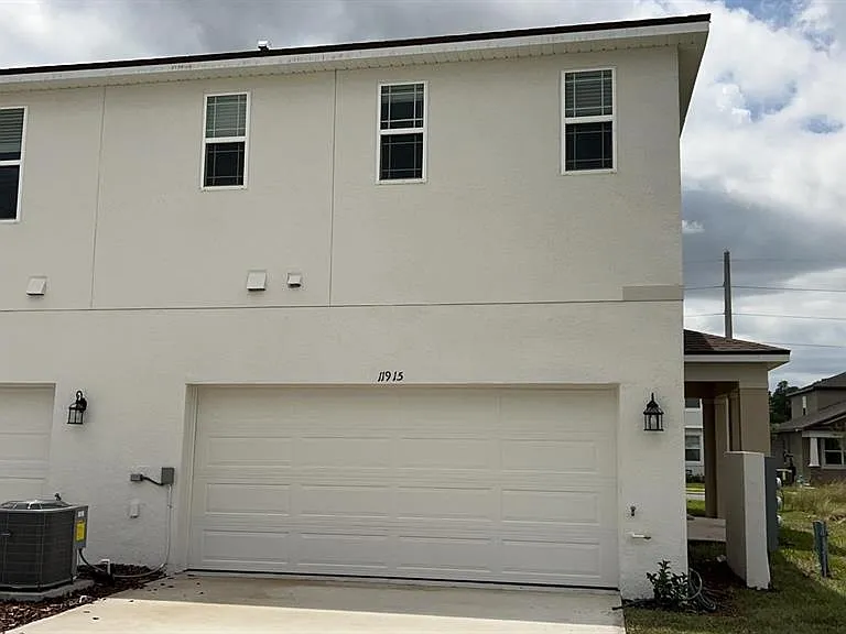 11915 Sunsail Ave — Photo 2