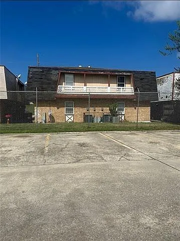 2 bed, 1.0 bath, 1000 sqft, $1,090 — Photo 2