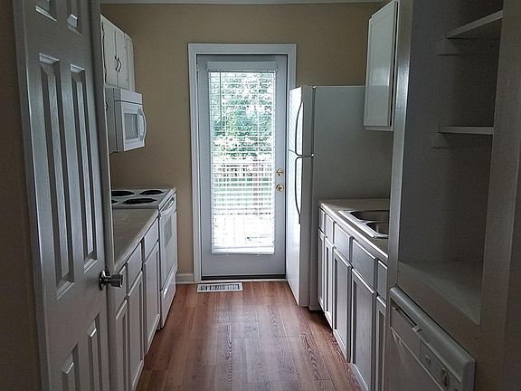 5th image of 258 Meadowlark Dr