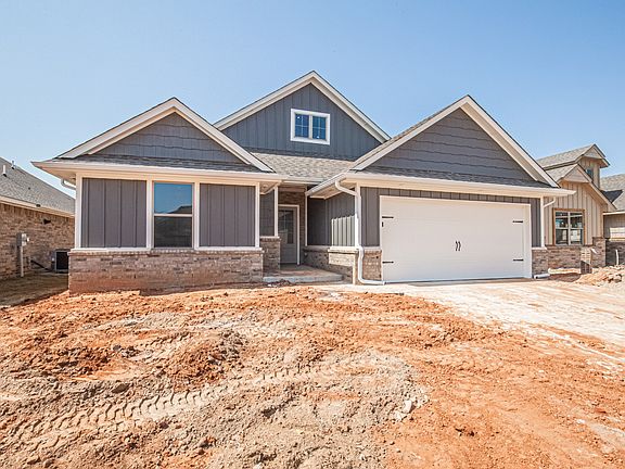 2nd image of 4309 Palmetto Trl
