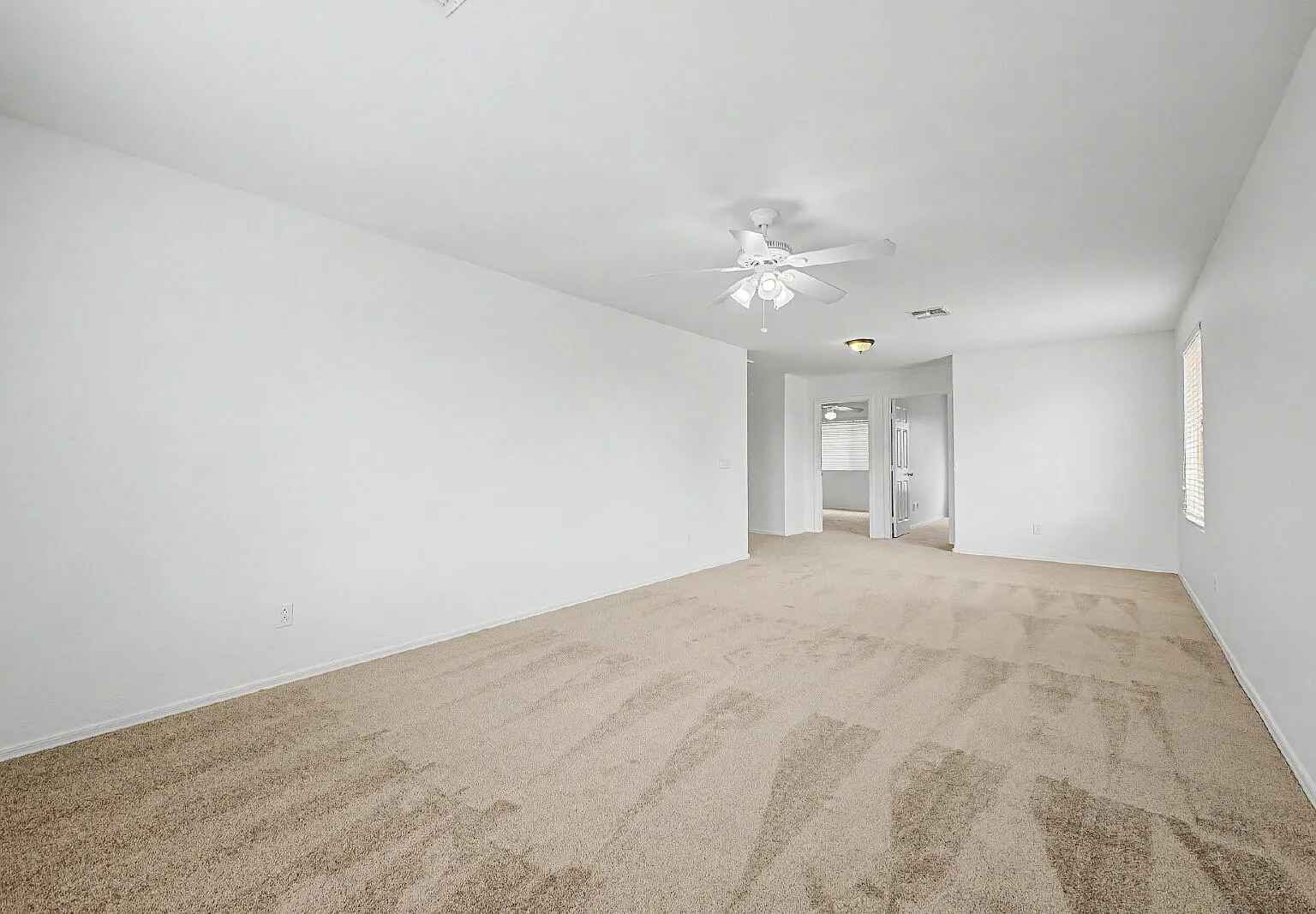 4 bed, 2.5 bath, 2494 sqft, $2,010 — Photo 3