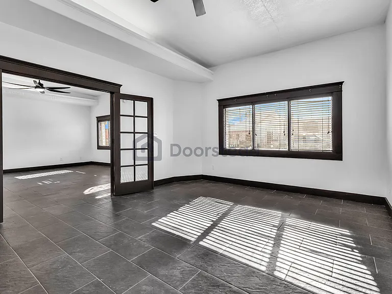 1803 E Yandell Dr — Photo 27