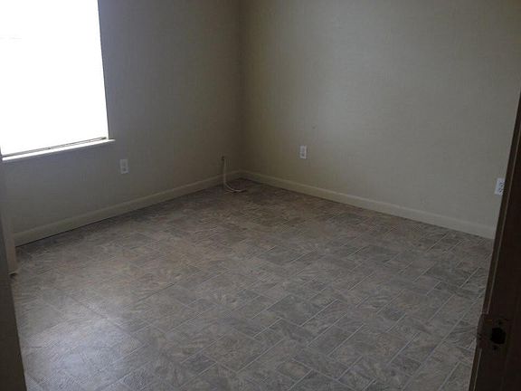 2nd image of 7660 Oak Chase