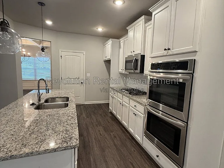 1009 Fable Ln — Photo 6