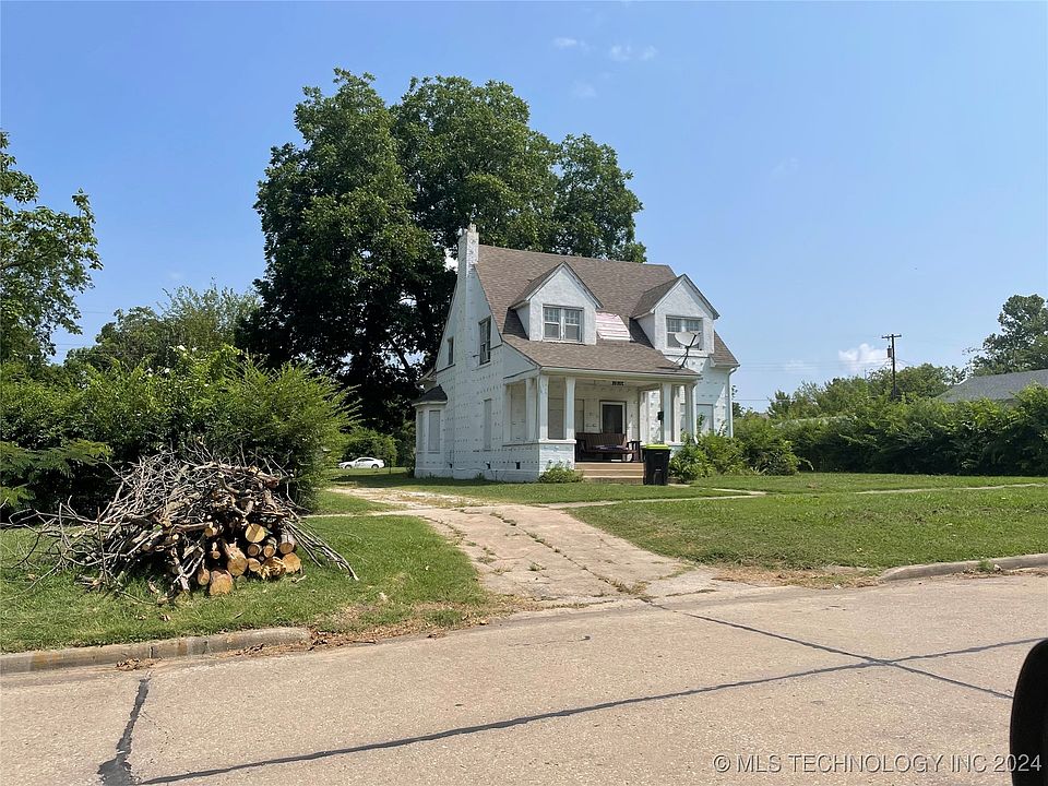 2nd image of 1016 E 8th St