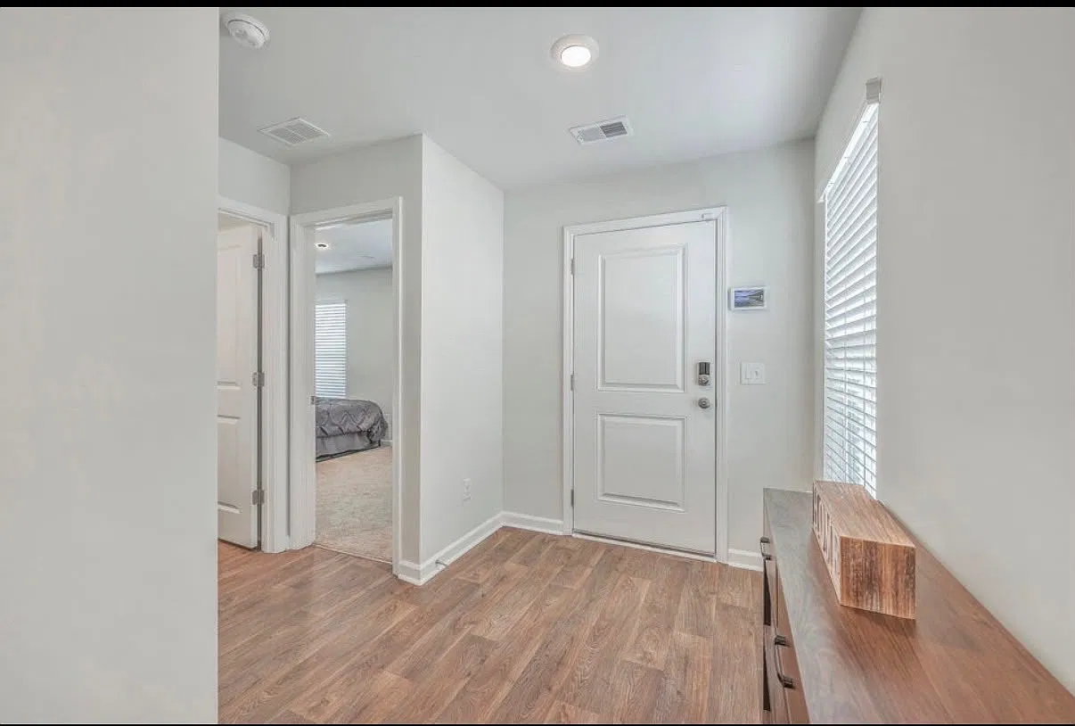 4 bed, 1684 sqft, $2,250 — Photo 3