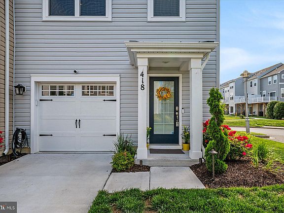 5th image of 418 S Seaway Ct
