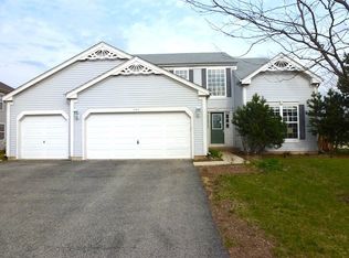 660 Suncrest Dr, Aurora, IL 60506