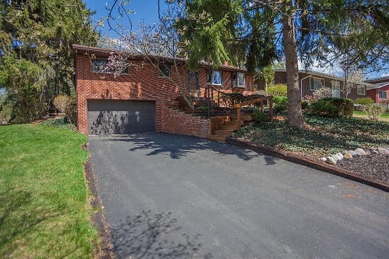 1st image of 339 Brookside Dr