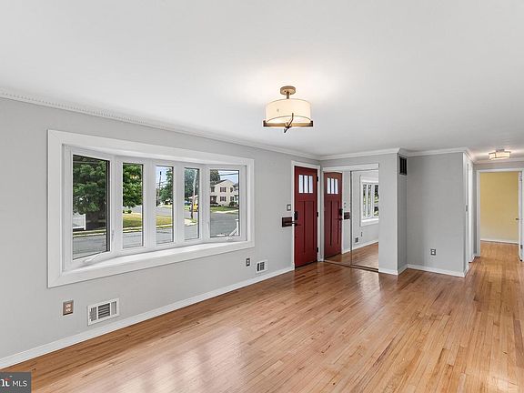5th image of 19 Ashwood Rd