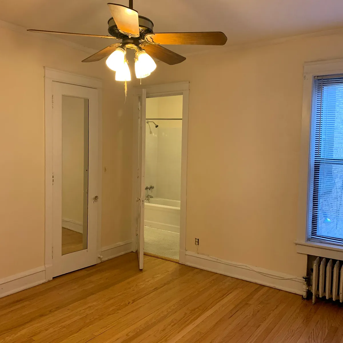 Building Photo - 5857 N Kenmore Ave #2