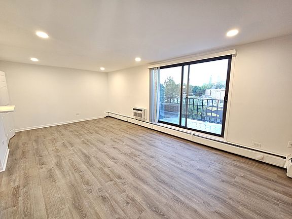 5th image of 2250 N Lincoln Ave APT 502