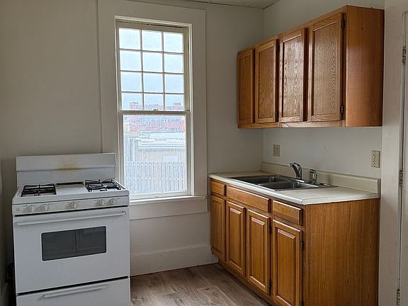 2nd image of 1014 Columbia St #1