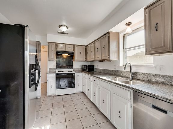 4th image of 605 High Meadow Dr