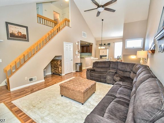 2nd image of 14 Heritage Ct