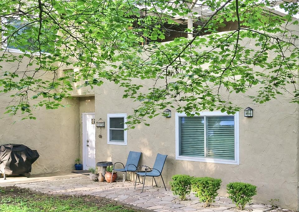1st image of 541D Sand Bend Dr