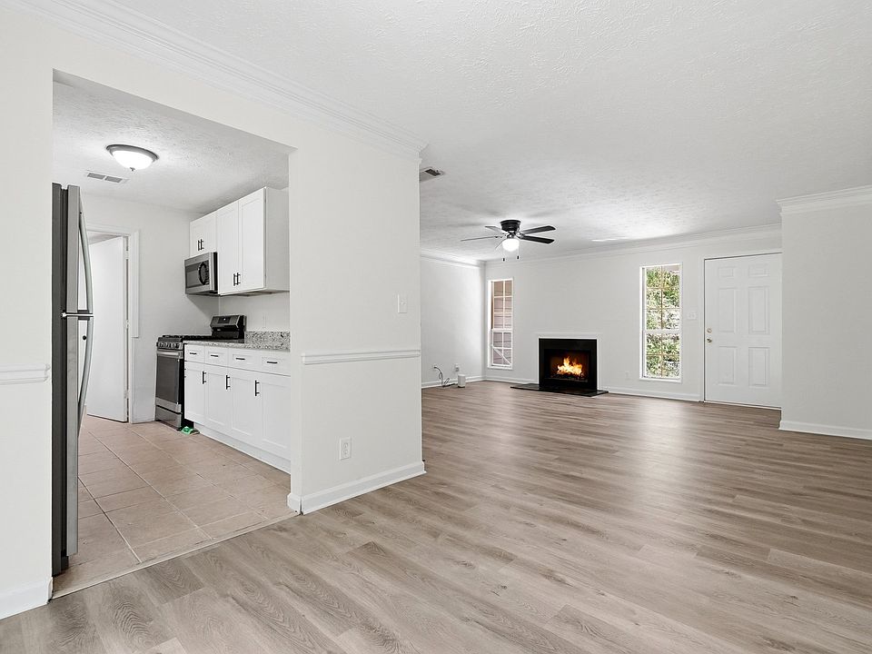1st image of 106 Sterling Ct