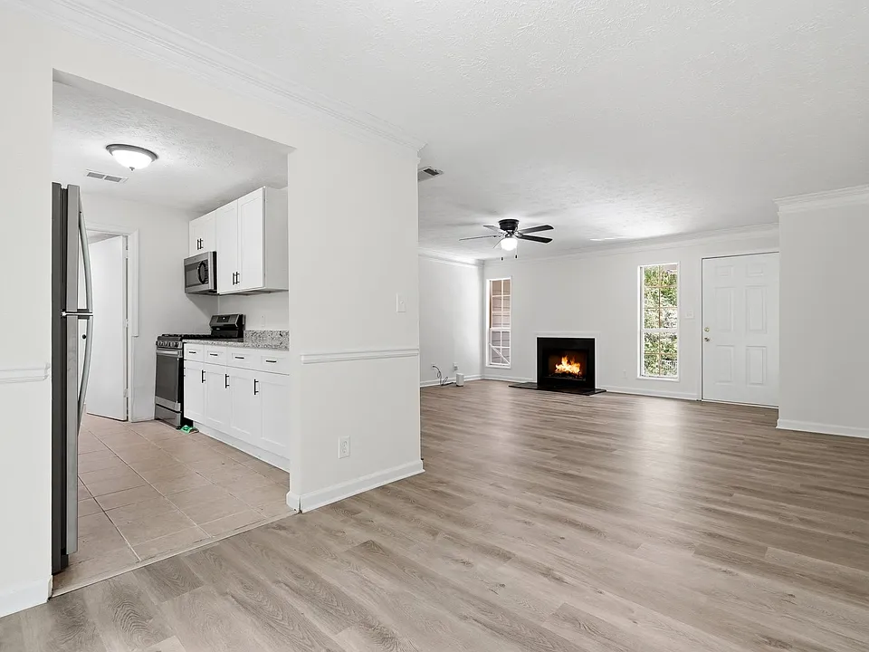 106 Sterling Ct