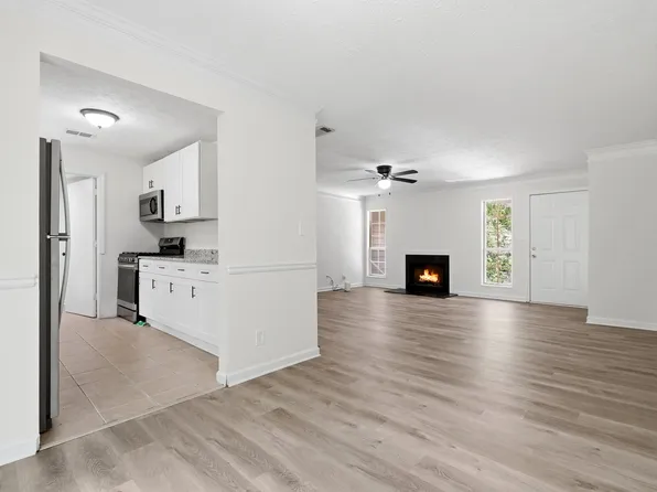 106 Sterling Ct, Alpharetta, GA 30004