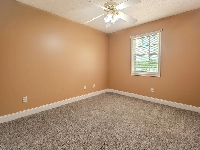 147 Westchester Cir — Photo 13