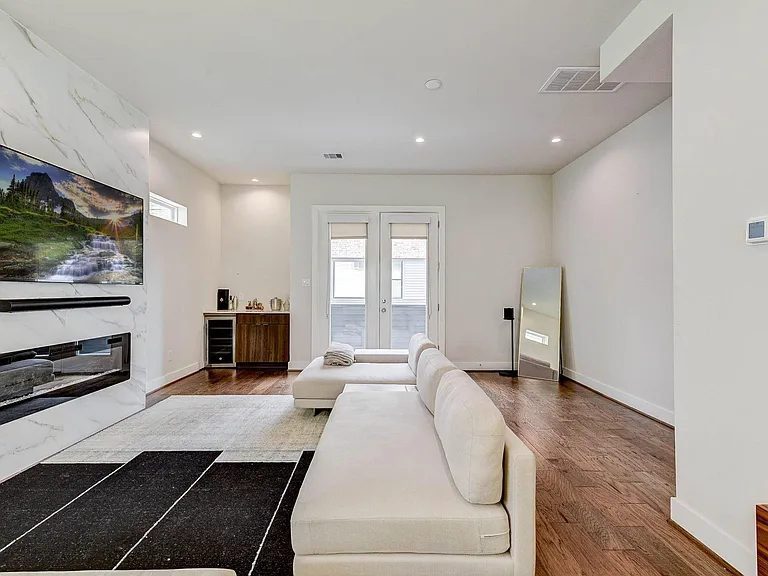 5857 Dolores St — Photo 14