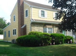 23 Clover Ln, Bloomfield, NJ 07003