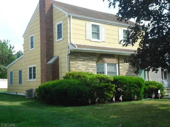 23 Clover Ln, Bloomfield Twp., NJ 07003