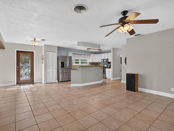 5th image of 4931 NE 27th Avenue