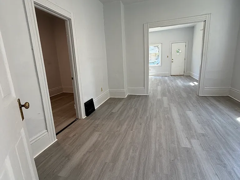 7009 Hecker Ave — Photo 14