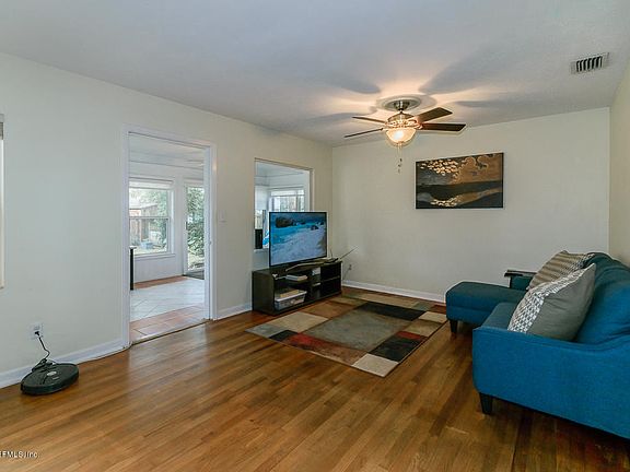 4th image of 8456 Lamanto Ave S