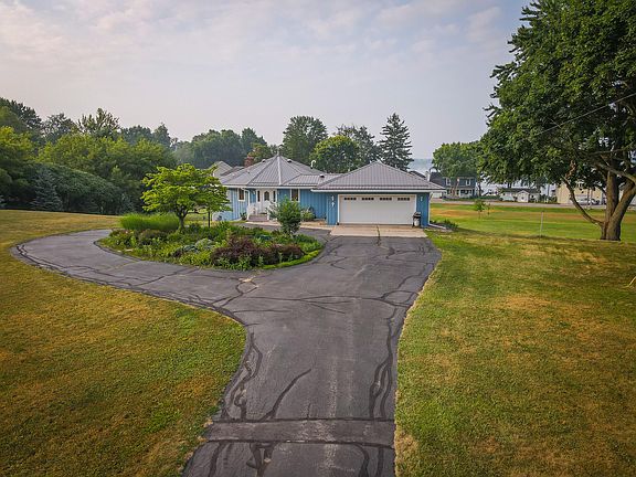 4th image of 828 Reunion Ave