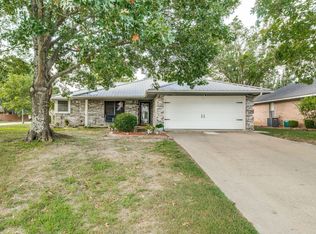 1901 La Fontaine Ln, Greenville, TX 75402