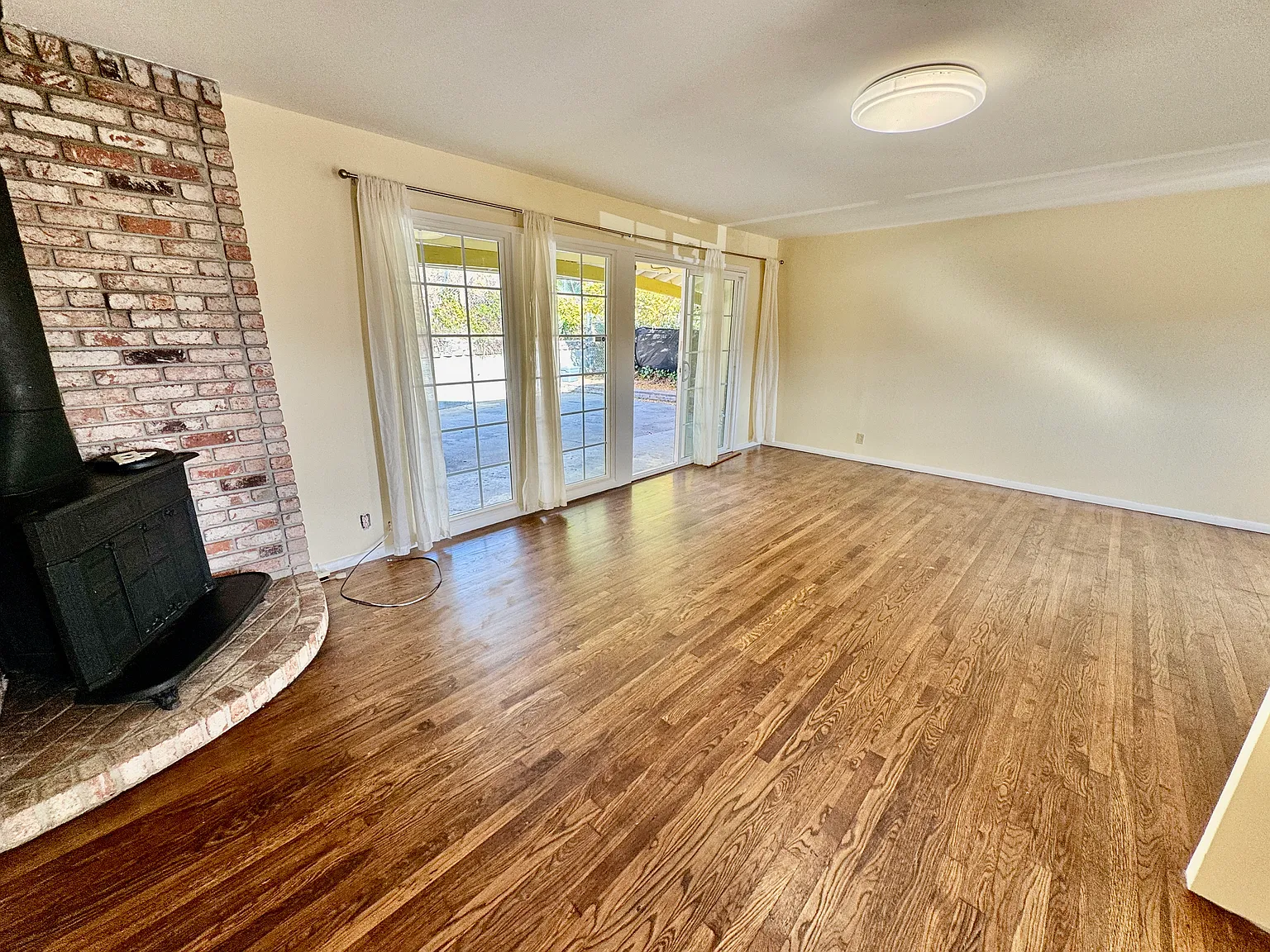 3 bed, 1500 sqft, $3,200 — Photo 3