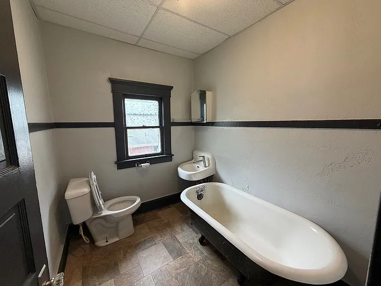1132 N Gilbert St — Photo 7