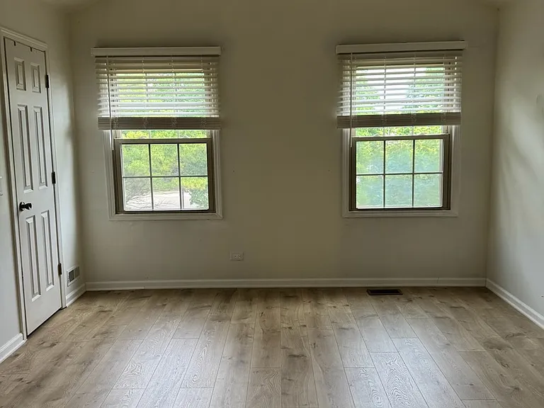 2404 Kenmore Ct — Photo 14