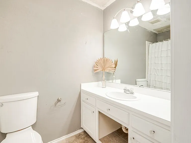2202 Wydewood Dr — Photo 17