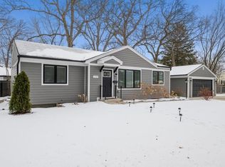 1177 Ridge Rd, Highland Park, IL 60035